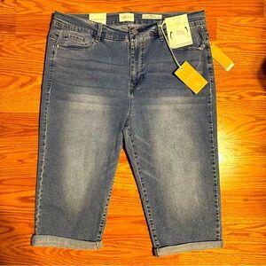 Angels Midwash Denim Capri Jeans in Blue